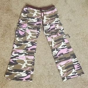 Girls camo pants with side pockets